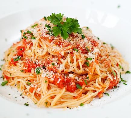 Molho de espaguete de tomate: diferentes opções de cozimento