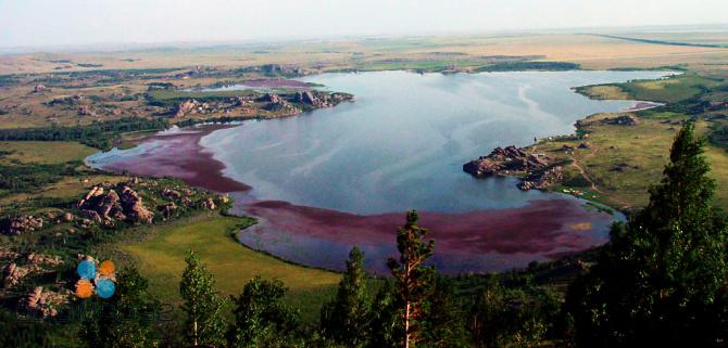 O Lago Kolyvan é uma pedra azul do Território de Altai