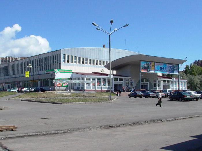 Lugar popular de entretenimento, lazer e trabalho - Palácio dos Esportes (Tomsk)
