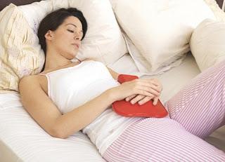 Por que a menstruação passa por coágulos: possíveis causas